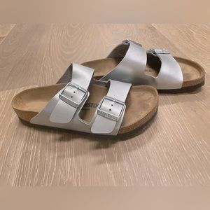 Birkenstock - silver leather Arizona sandals